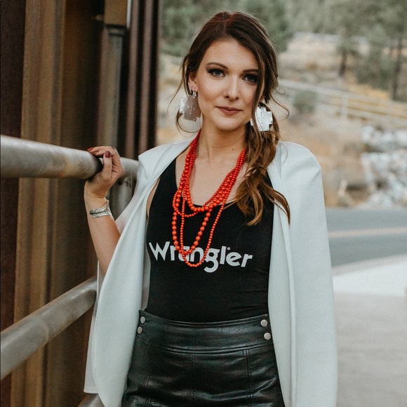 Meet your Posher, Jennifer - Picture 2 of 3